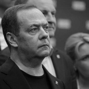 Гарріс “дурна”, а Трампа чекає доля Кеннеді – Медведєв висловився про вибори у США