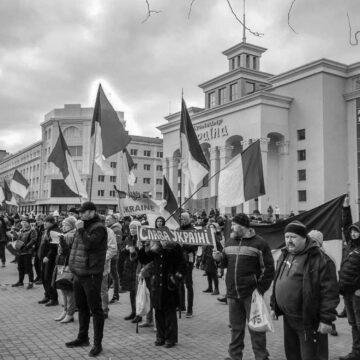 Кидались на ворожі танки, а своїх зустрічали з квітами: два роки тому звільнили Херсон