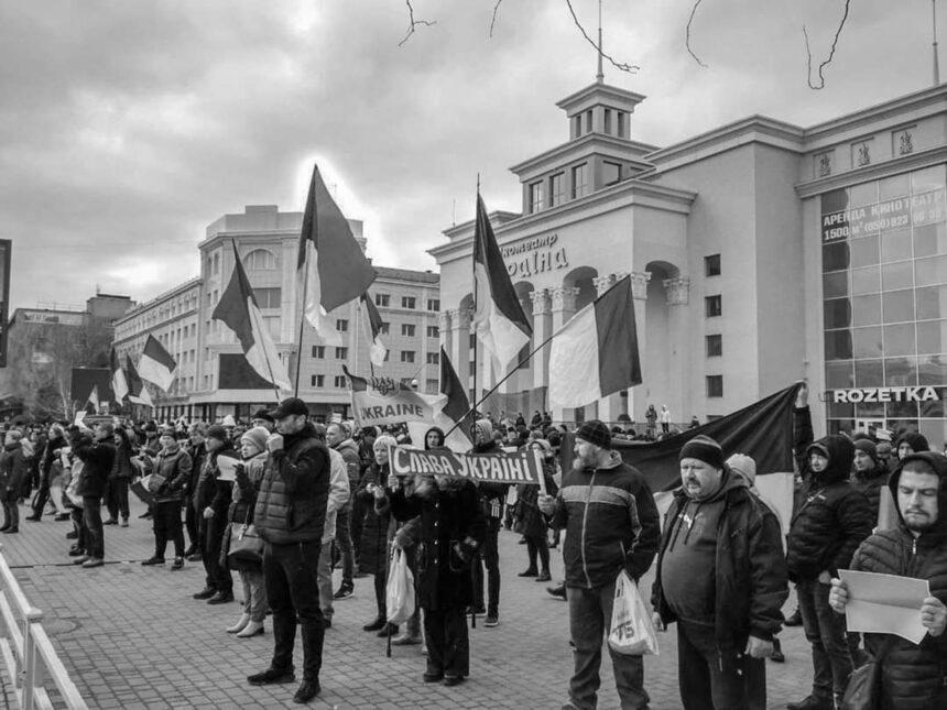 Кидались на ворожі танки, а своїх зустрічали з квітами: два роки тому звільнили Херсон