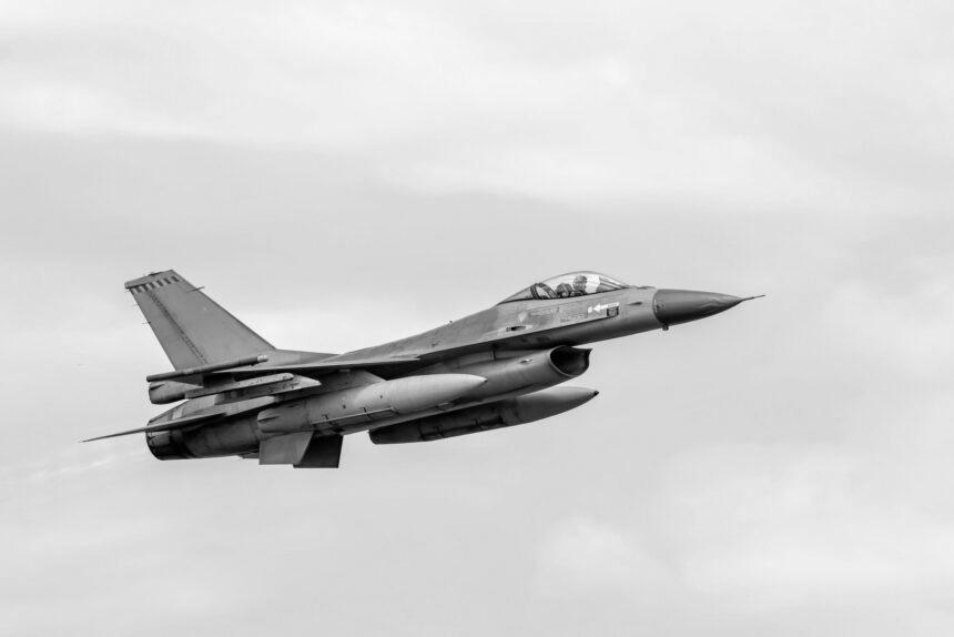 До України прибула нова партія винищувачів F-16 – Зеленський