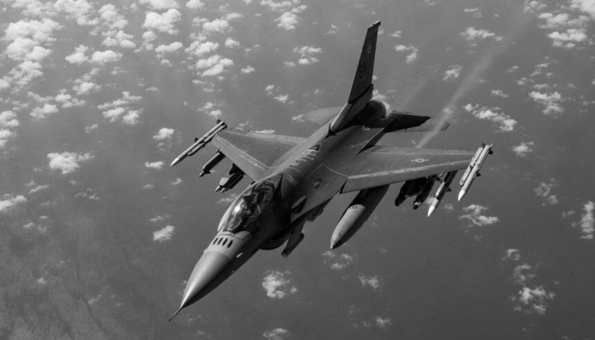 Данія передала Україні 12 з 19 обіцяних літаків F-16, решта очікується цього року, – міністр оборони Поульсен