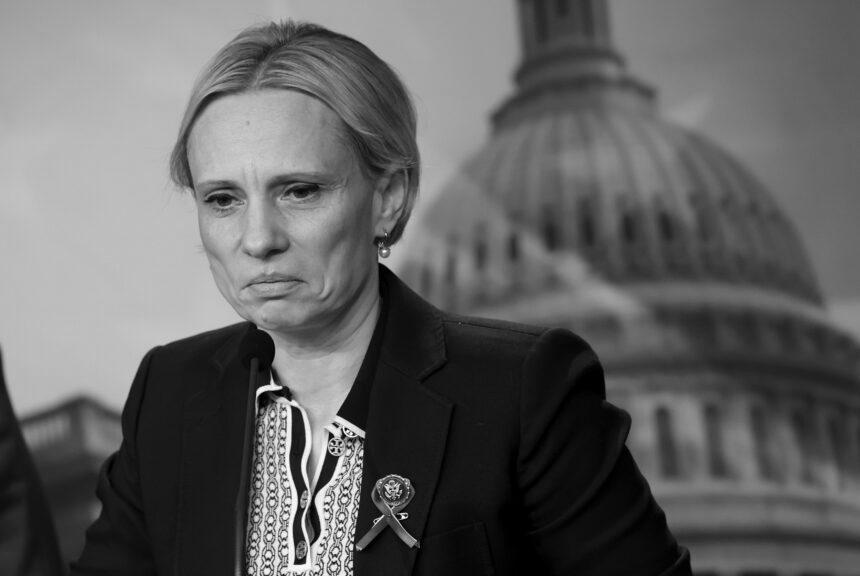 Конгресменка Спартц звинуватила ЗМІ у “спотворенні” її позиції щодо України