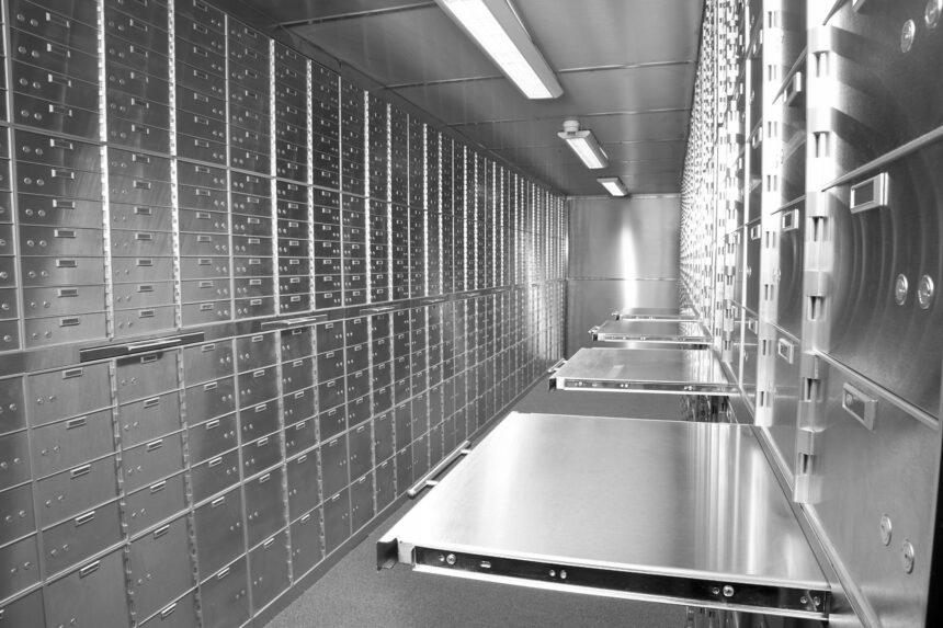 Уряд дозволив передати податківцям дані про рахунки та банківські сейфи українців