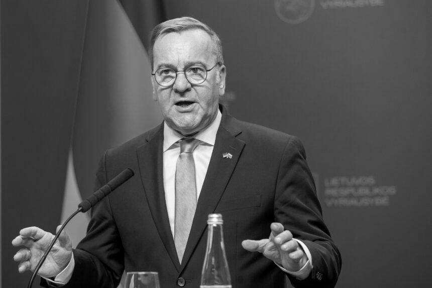 Німеччина продовжить підтримувати Україну, навіть якщо США припинять постачання зброї, — Пісторіус