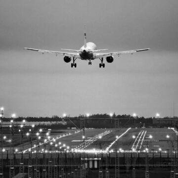 Польща хоче першою відновити авіарейси до України після відкриття неба