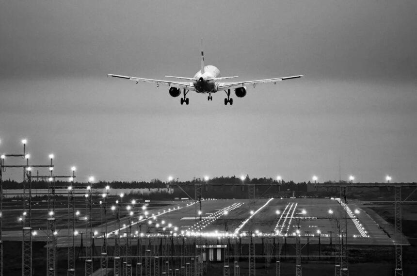 Польща хоче першою відновити авіарейси до України після відкриття неба