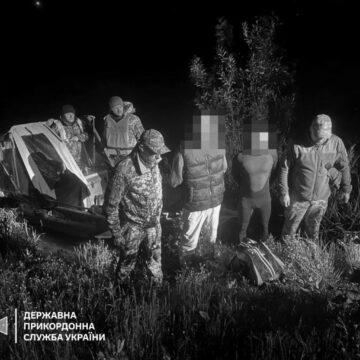 Пливли до Молдови через Дністер: на кордоні затримали порушників