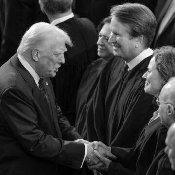 Суд США дозволив Трампу тимчасово відновити мита
