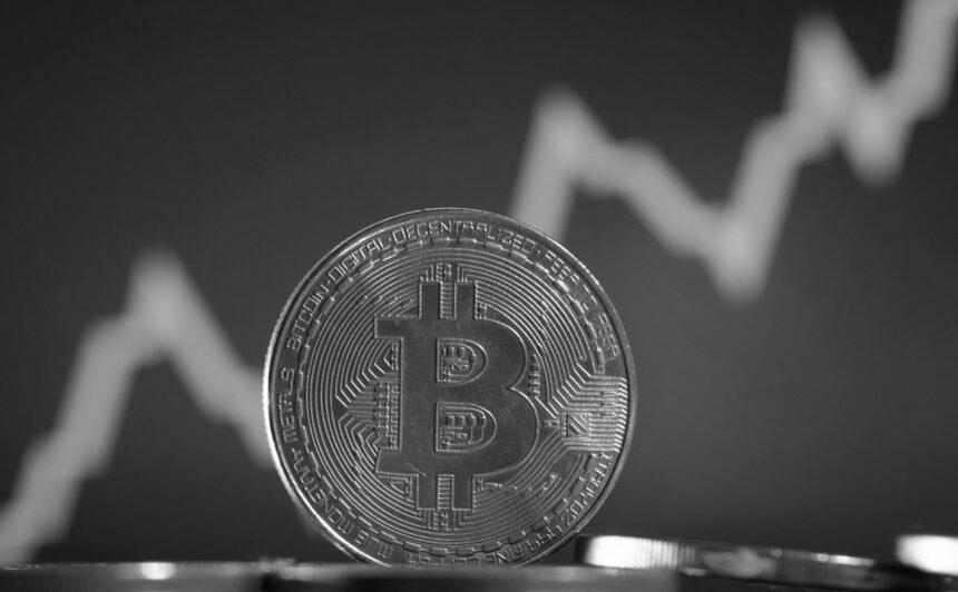 Біткоїн оновив історичний рекорд, подолавши позначку $109 400