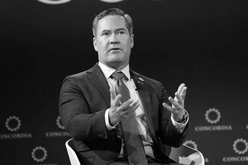 Колишній радник Трампа назвав прихильників України з команди президента США
