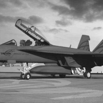 США вперше показали винищувач F/A-18 із ракетою дальністю 240 км