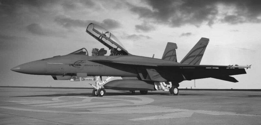 США вперше показали винищувач F/A-18 із ракетою дальністю 240 км