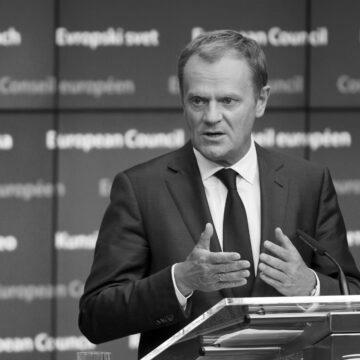 Туск Путіну: світ чекає припинення вогню, а не переговорів заради вигляду