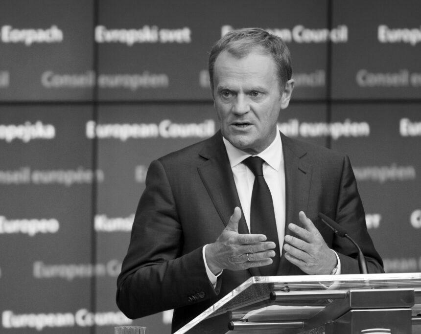 Туск Путіну: світ чекає припинення вогню, а не переговорів заради вигляду