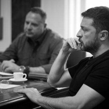 В Україні будуть скорочені бюрократичні процедури і проведений негайний аудит державних видатків: Зеленський підписав указ