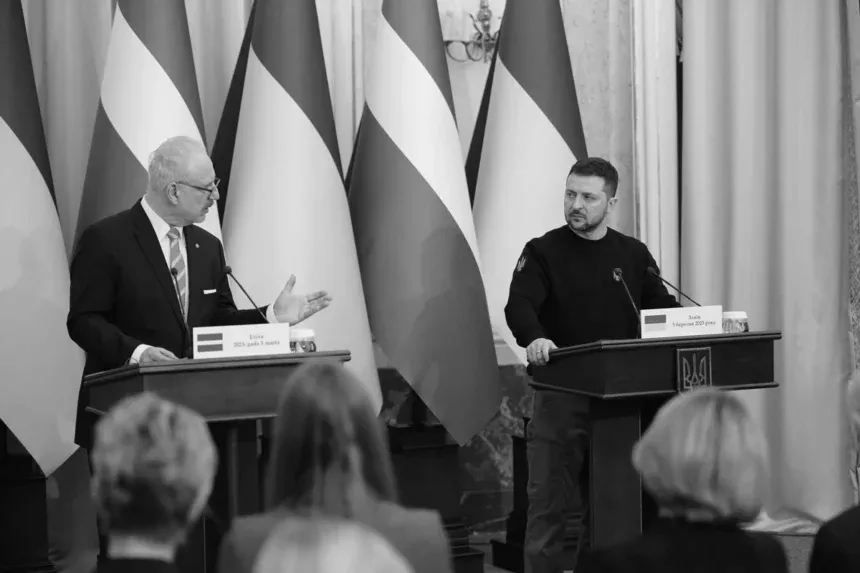 Латвія посилила українську армію: перша партія бронетранспортерів Patria 6×6 уже в Україні