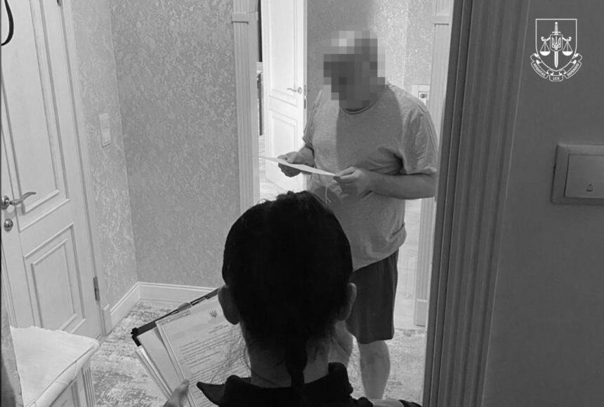 Брали хабарі і підроблювали документи: голова центральної МСЕК і його заступники отримали підозри