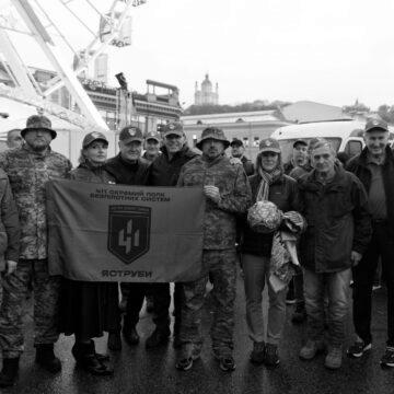 Порошенко з американською організацією Ukraine Focus передали бригадам ТрО два десятка “швидких” для евакуації