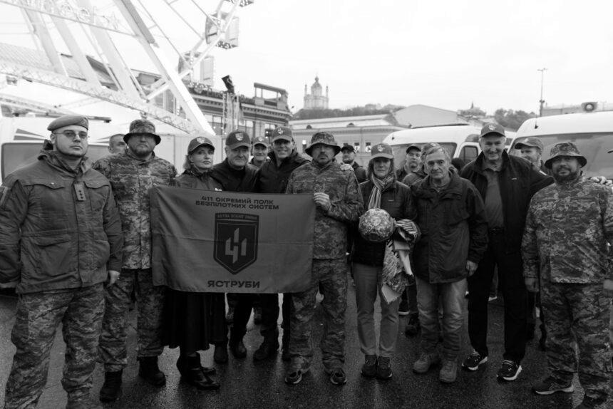 Порошенко з американською організацією Ukraine Focus передали бригадам ТрО два десятка “швидких” для евакуації