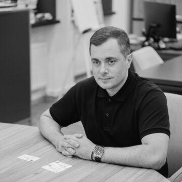 “Наше завдання – створити ефективну мережу закладів освіти, а не утримувати будівлі, столи й стільці”, – заступник міністра освіти Микола Трофименко