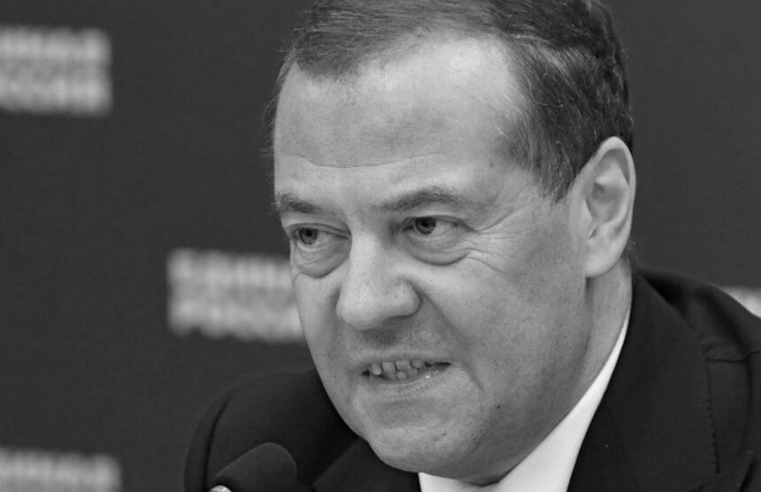 Медведєв оголосив Трампа ворогом Росії