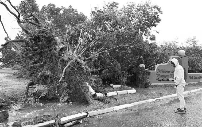 Пів мільйона евакуйованих і сотні тисяч без світла: ураган “Мелісса” вдарив по Карибах