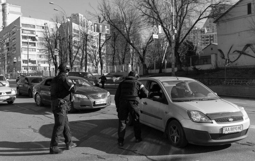 Перевірки на блок-постах та право на зброю: якими будуть військові поліцейські в Україні