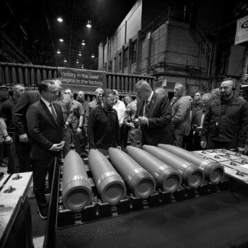 “Raytheon за готовність і надалі підтримувати Україну”: Зеленський відвідав завод із виробництва Patriot
