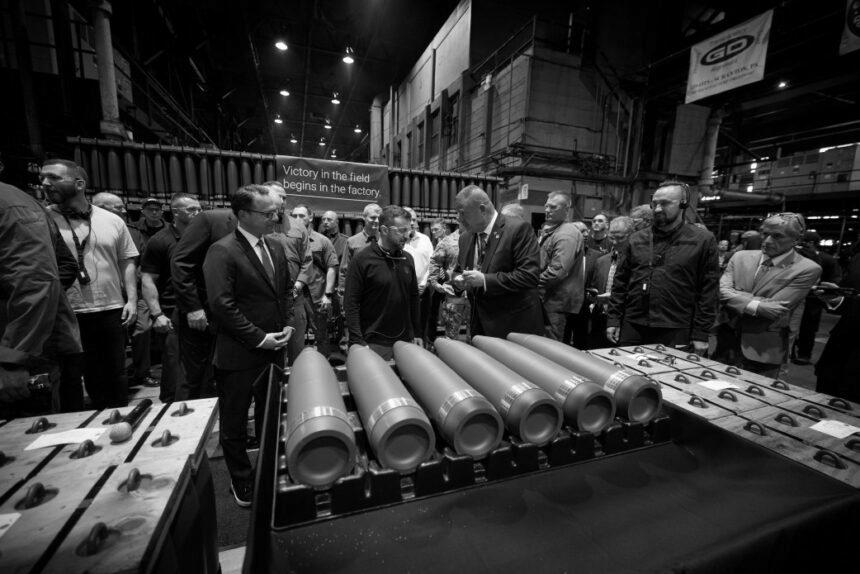 “Raytheon за готовність і надалі підтримувати Україну”: Зеленський відвідав завод із виробництва Patriot