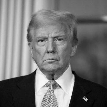 Трамп не бажає тиснути на Путіна. Замість цього він тисне на Київ, – WSJ