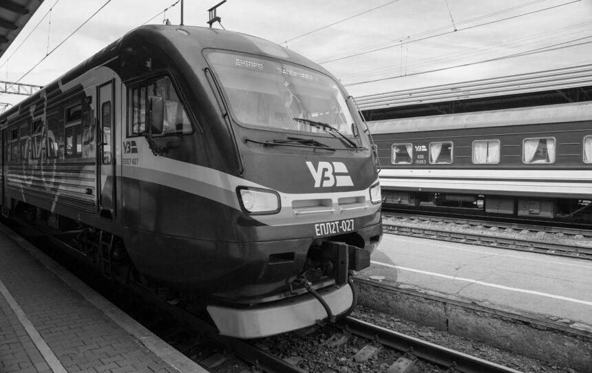 Які потяги затримуються після масованої атаки РФ: УЗ оновила дані