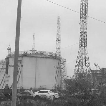 Партизани розвідали нафтобазу РФ біля Орла, що постачає паливо на два напрямки (фото) Партизани розвідали нафтобазу РФ біля Орла, що постачає паливо на два напрямки (фото)