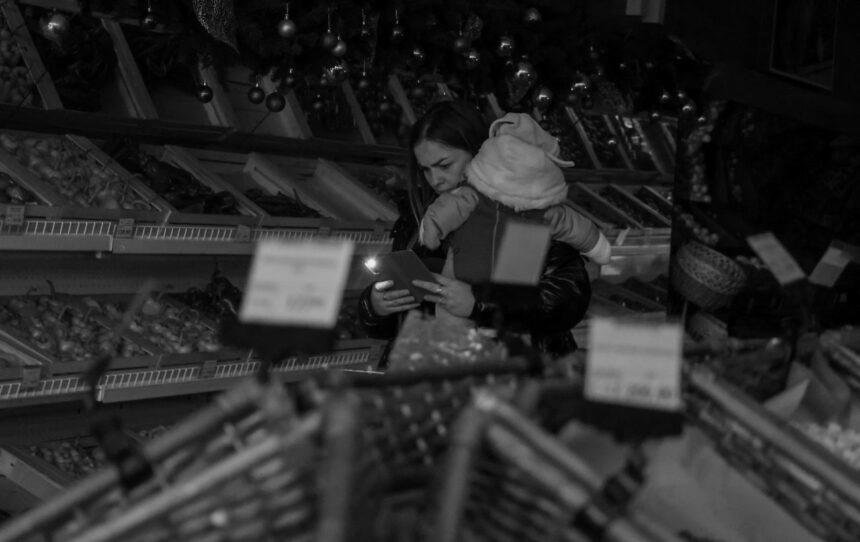 Масові обмеження по Києву та регіонах: графіки відключень на 10 листопада Масові обмеження по Києву та регіонах: графіки відключень на 10 листопада