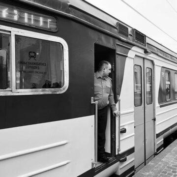 В Україні масштабні затримки поїздів після атаки РФ: список рейсів