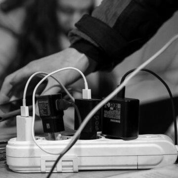 Техніка може "згоріти": як уберегтися від стрибків напруги під час відключень світла Техніка може “згоріти”: як уберегтися від стрибків напруги під час відключень світла