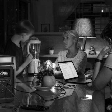 Стрибок попиту та цін. Скільки зараз коштують зарядні станції та павербанки в Україні