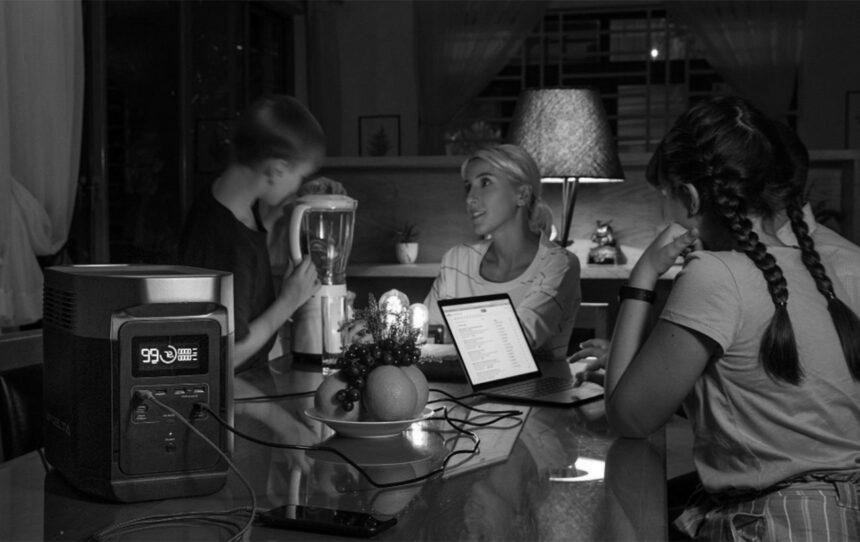 Стрибок попиту та цін. Скільки зараз коштують зарядні станції та павербанки в Україні