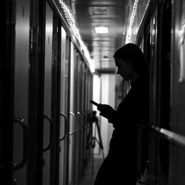 Нічний обстріл Дніпра: у вагонах та вокзалі вибиті вікна, два поїзди вирушили із затримкою