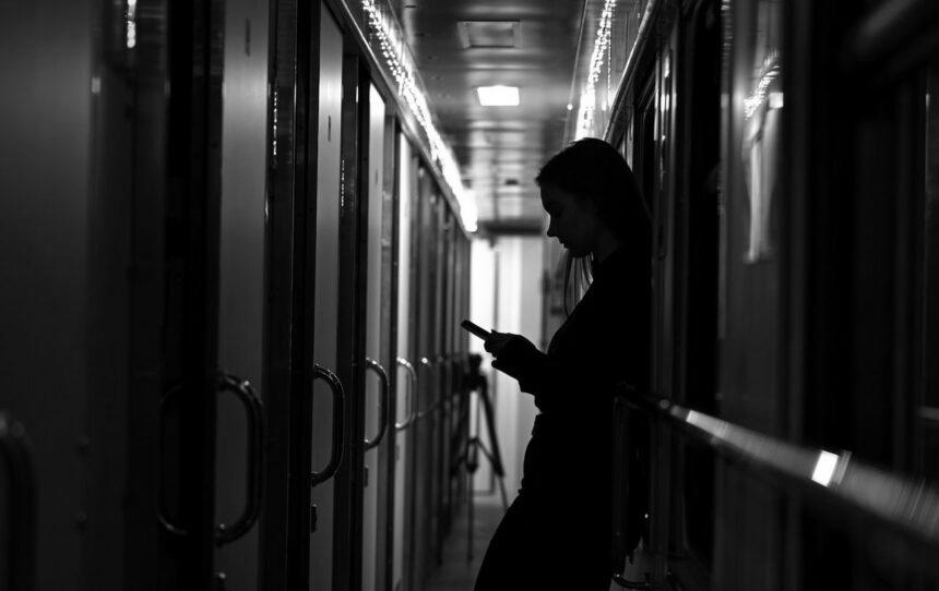 Нічний обстріл Дніпра: у вагонах та вокзалі вибиті вікна, два поїзди вирушили із затримкою