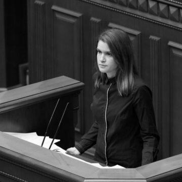 Активістка "публічно звернулася" до СБУ з приводу гучних заяв Безуглої Активістка “публічно звернулася” до СБУ з приводу гучних заяв Безуглої