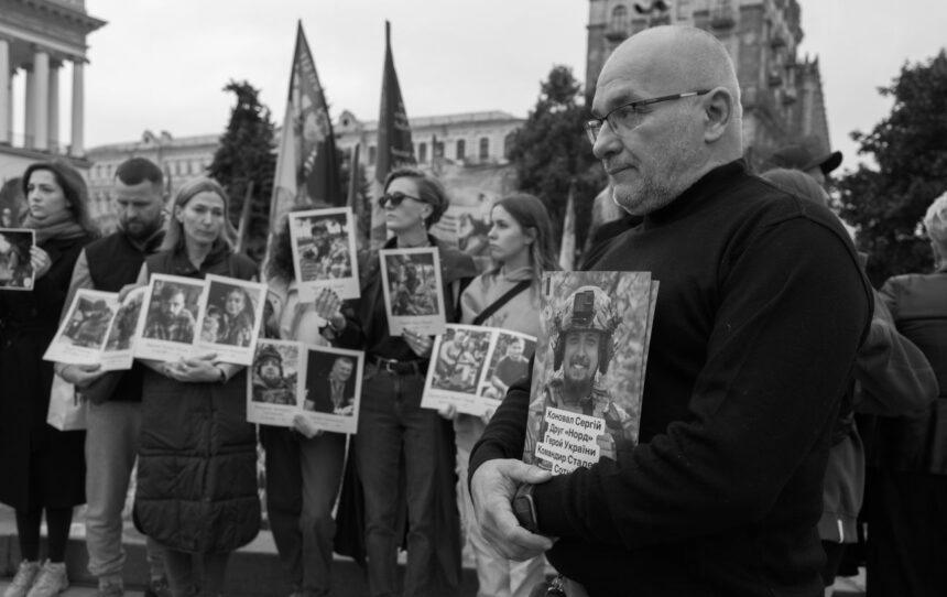 В Україні запровадять загальнонаціональну хвилину мовчання В Україні запровадять загальнонаціональну хвилину мовчання