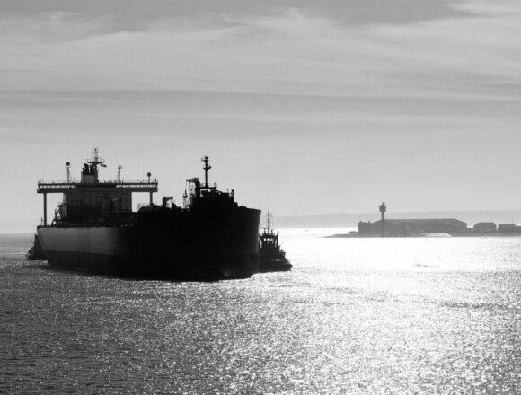 Танкер з російською нафтою прибув до Китаю заплутаним маршрутом, - Bloomberg Танкер з російською нафтою прибув до Китаю заплутаним маршрутом, – Bloomberg