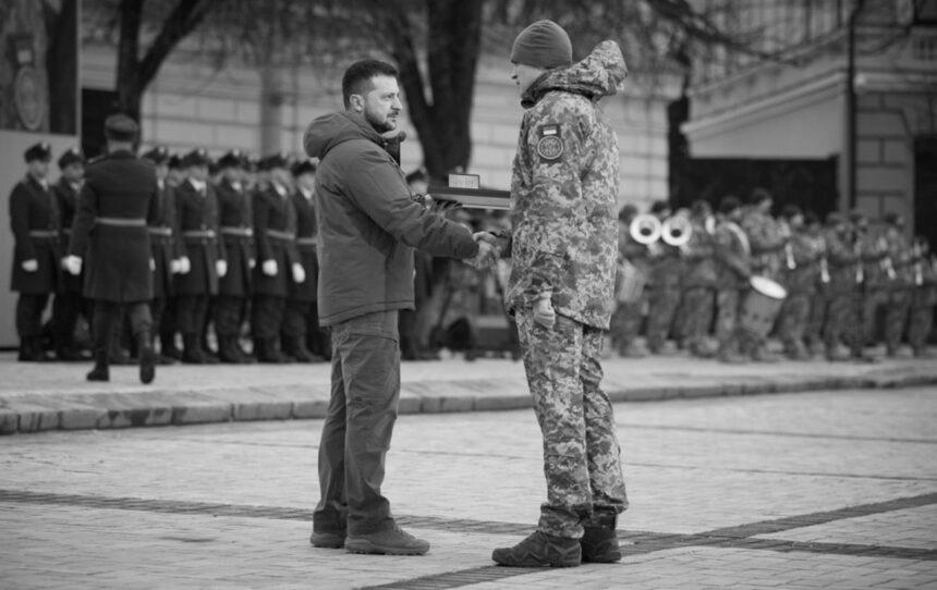 Зеленський обговорив потенціал СБУ із Героєм України, полковником Козаком Зеленський обговорив потенціал СБУ із Героєм України, полковником Козаком