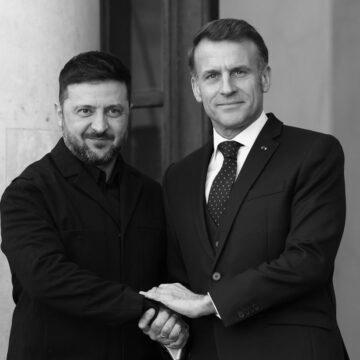 Зеленський прибув до Парижа: у ОП розкрили програму зустрічей Зеленський прибув до Парижа: у ОП розкрили програму зустрічей