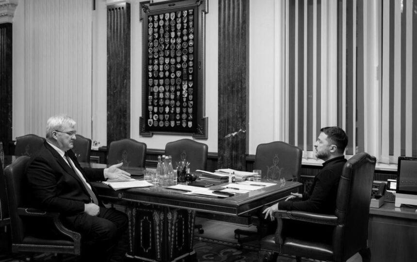 Зеленський обговорив із Сибігою ротації серед українських дипломатів Зеленський обговорив із Сибігою ротації серед українських дипломатів