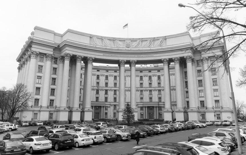 Українцям рекомендують виїжджати з Ірану: як це зробити