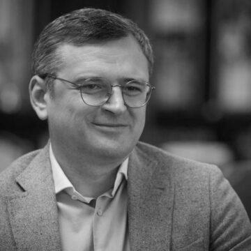 Зеленський зустрівся з ексголовою МЗС Кулебою та заявив, що він "в команді України" Зеленський зустрівся з ексголовою МЗС Кулебою та заявив, що він “в команді України”