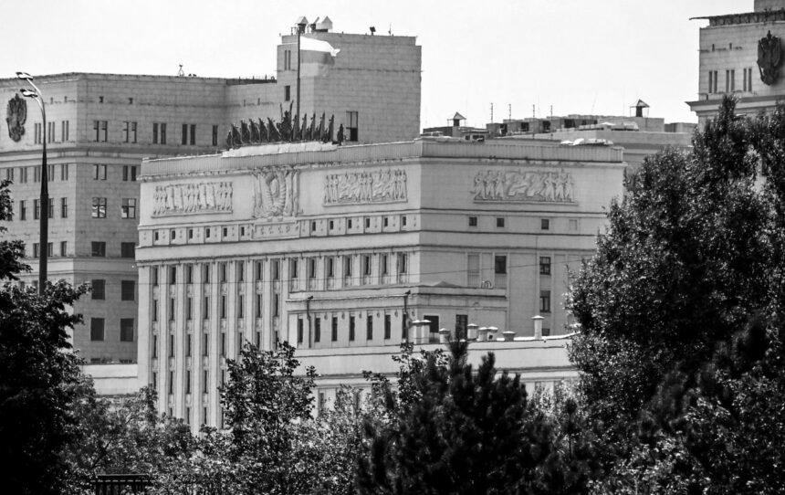 РФ цинічно підтвердила удар "Орєшніком" по Україні, прикрившись вигаданою "відповіддю" РФ цинічно підтвердила удар “Орєшніком” по Україні, прикрившись вигаданою “відповіддю”