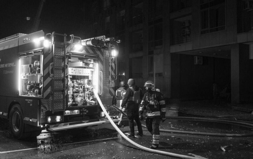 Нічний обстріл Київщини: пошкоджені будинки, госпіталізовані люди з отруєнням чадним газом