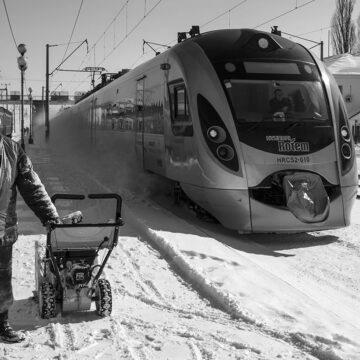 Через атаки РФ: в “Укрзалізниці” розповіли, коли відкриють продаж квитків на деякі рейси